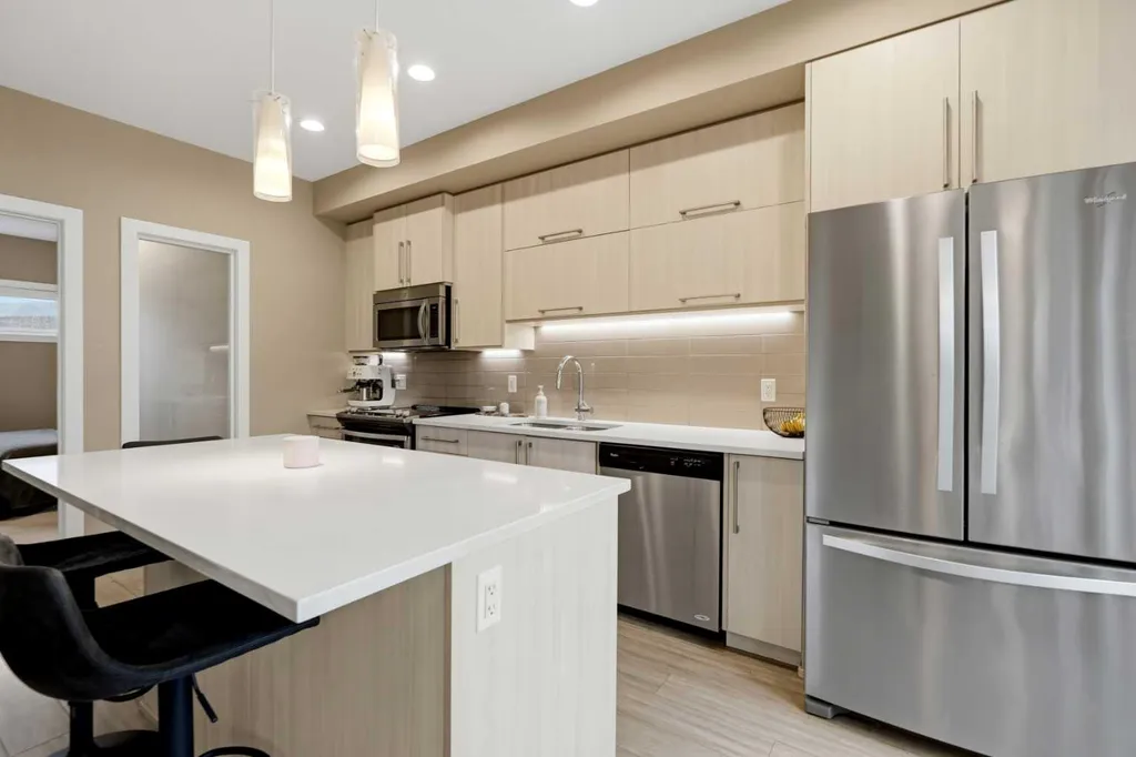 71 34 Avenue SW Calgary AB T2S 3H4