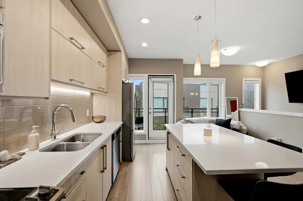 71 34 Avenue SW Calgary AB T2S 3H4