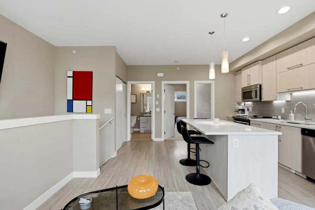 71 34 Avenue SW Calgary AB T2S 3H4