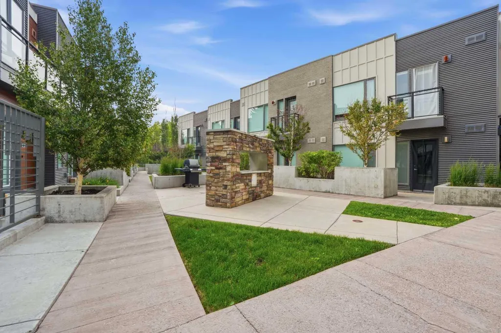 71 34 Avenue SW Calgary AB T2S 3H4