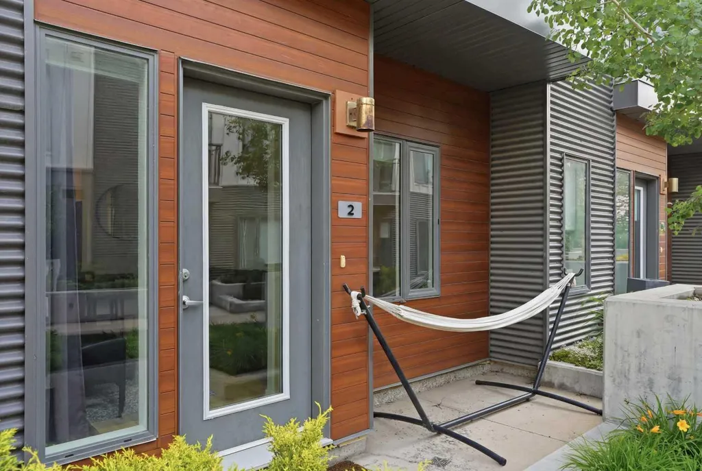 71 34 Avenue SW Calgary AB T2S 3H4