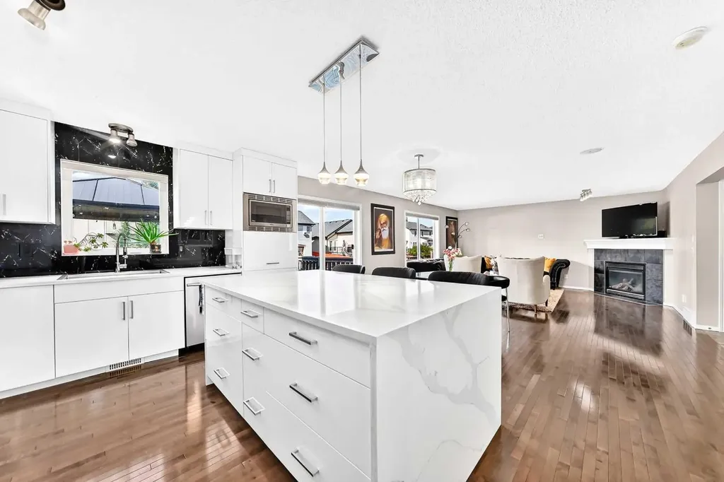 150 Springmere Drive Chestermere AB T1X1V9