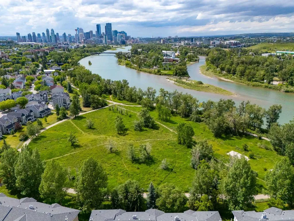 63 Inglewood Park SE Calgary AB T2G1B7