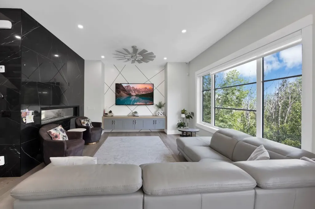 34 Rockford Park NW Calgary AB T3G0G7
