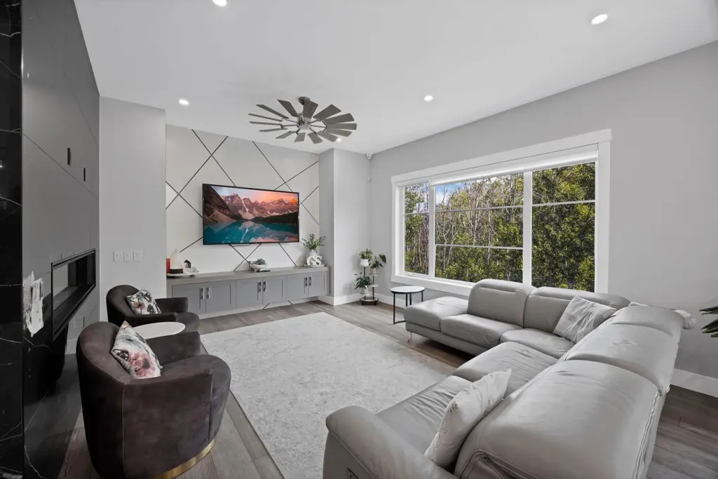 34 Rockford Park NW Calgary AB T3G0G7