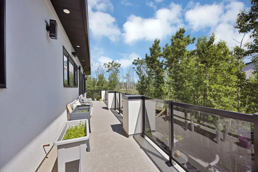 34 Rockford Park NW Calgary AB T3G0G7