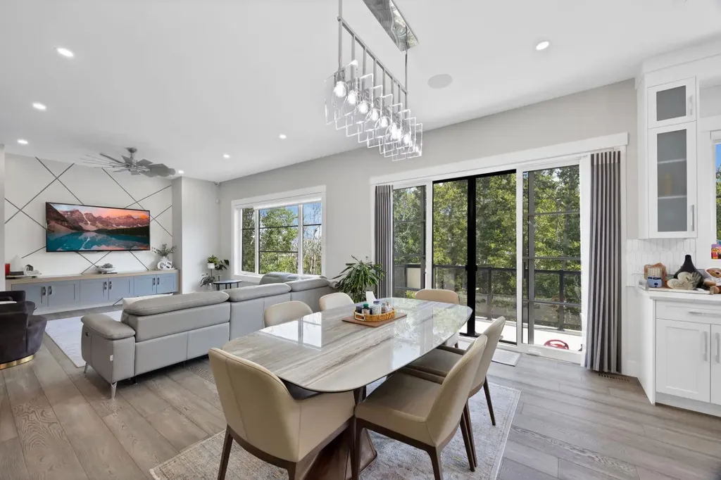 34 Rockford Park NW Calgary AB T3G0G7