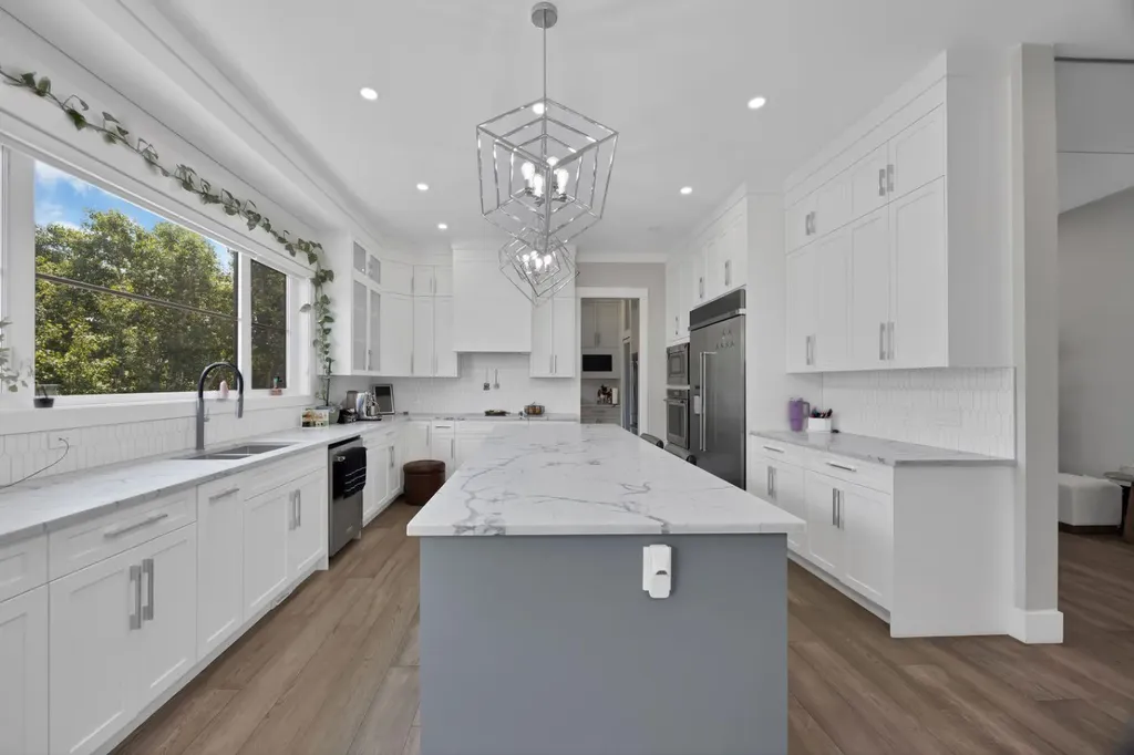 34 Rockford Park NW Calgary AB T3G0G7