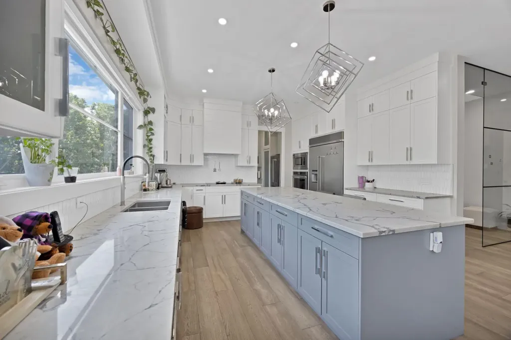 34 Rockford Park NW Calgary AB T3G0G7