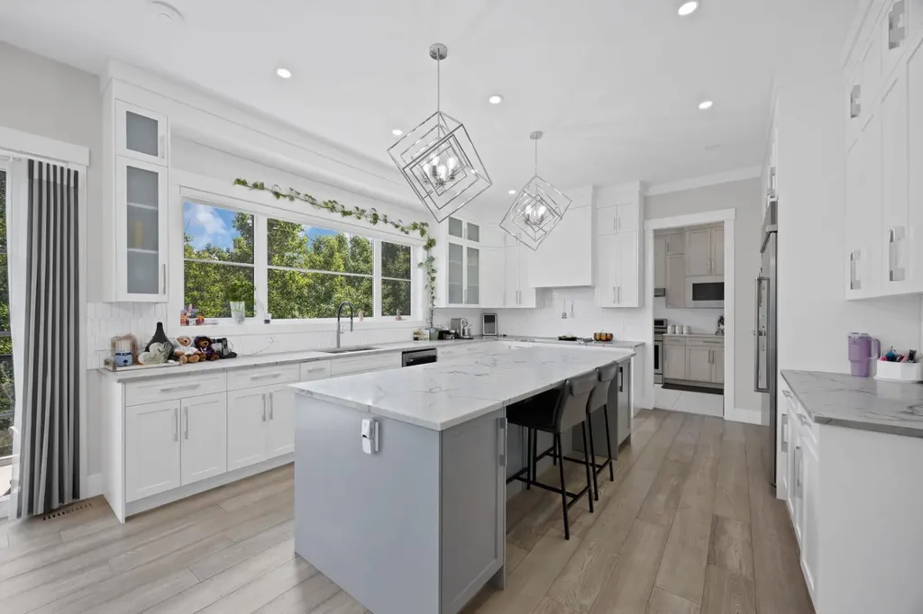 34 Rockford Park NW Calgary AB T3G0G7
