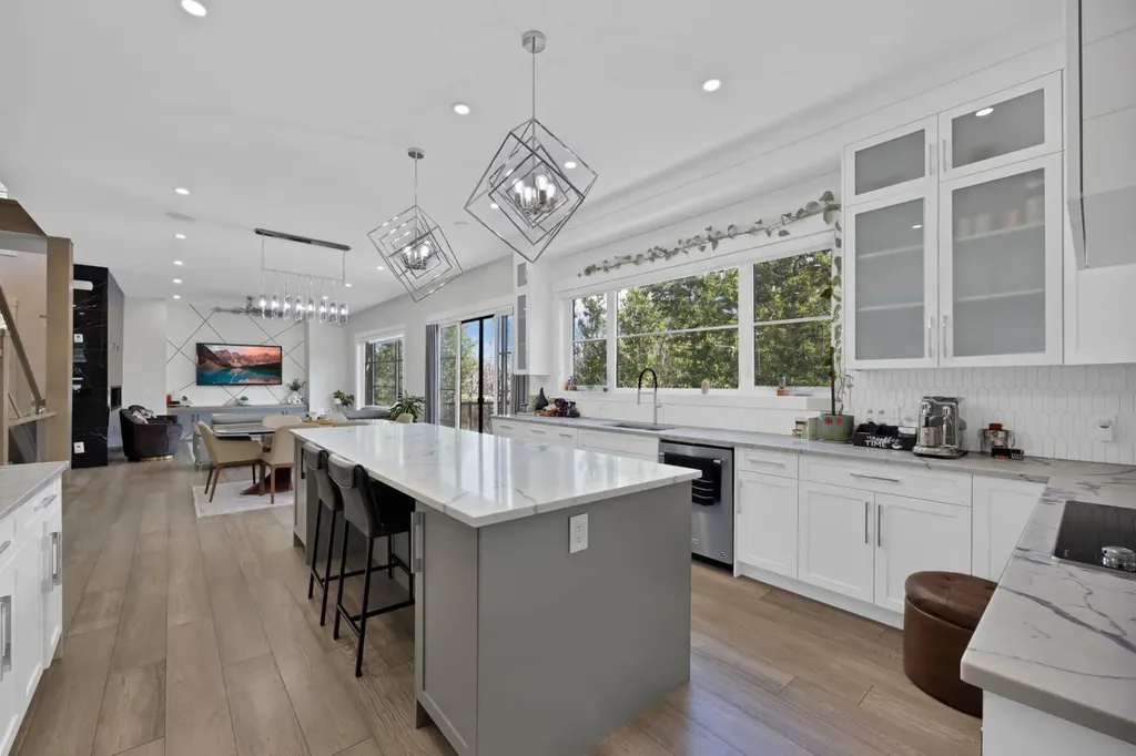 34 Rockford Park NW Calgary AB T3G0G7