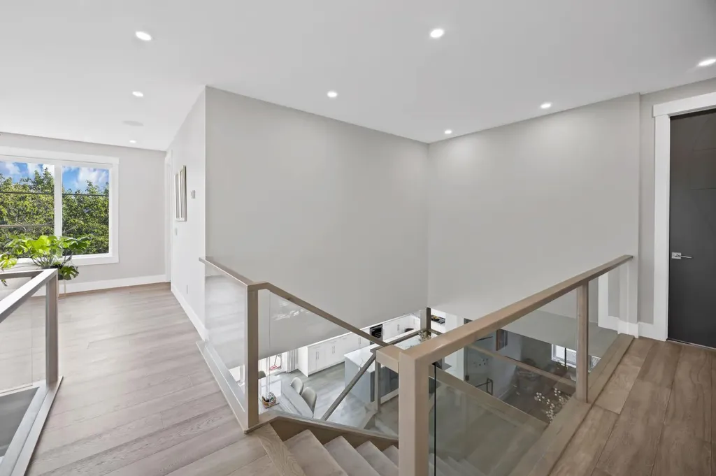 34 Rockford Park NW Calgary AB T3G0G7