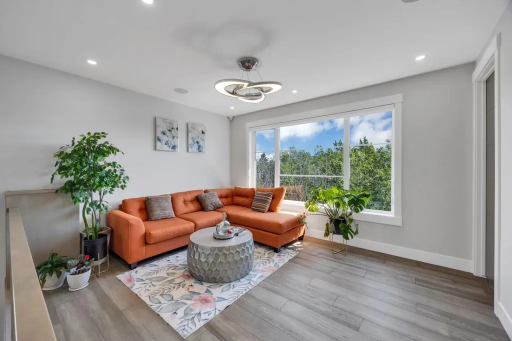 34 Rockford Park NW Calgary AB T3G0G7