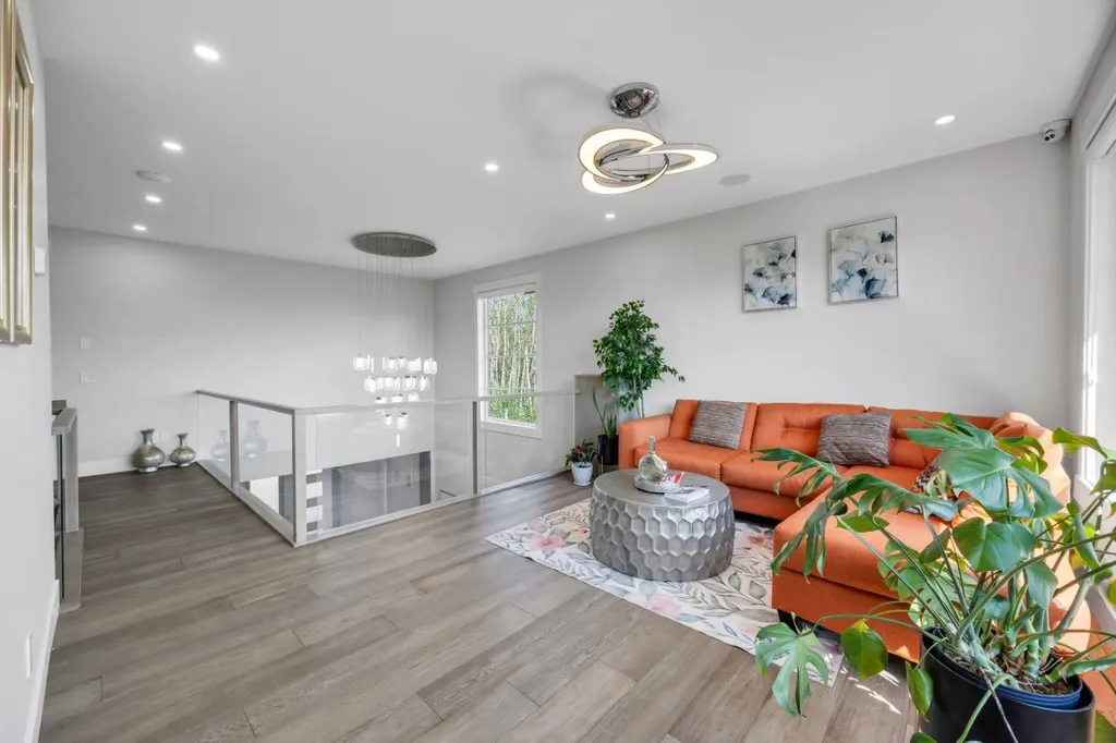 34 Rockford Park NW Calgary AB T3G0G7