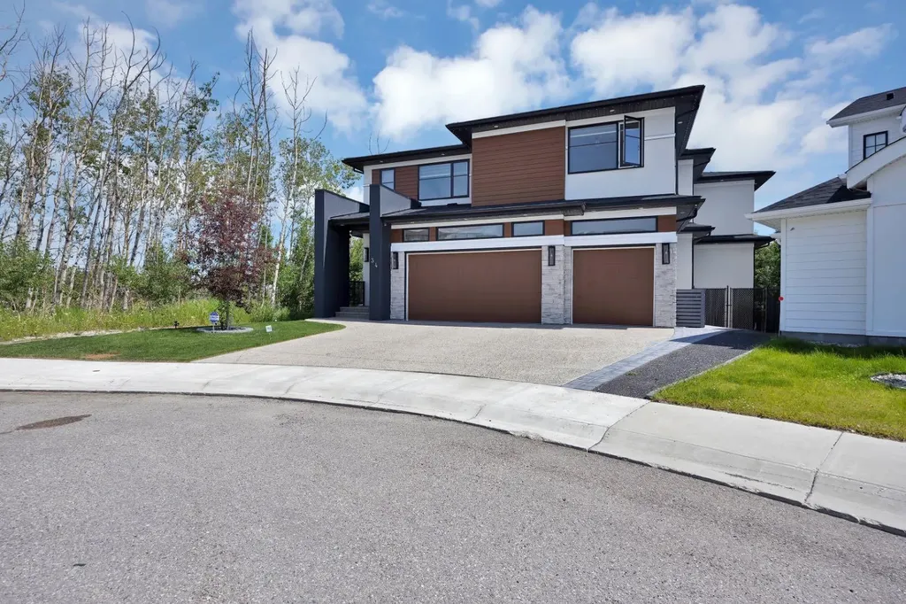 34 Rockford Park NW Calgary AB T3G0G7