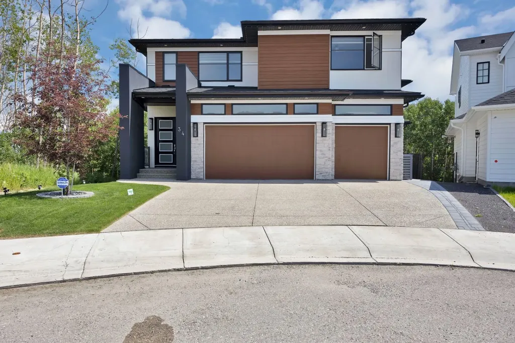 34 Rockford Park NW Calgary AB T3G0G7