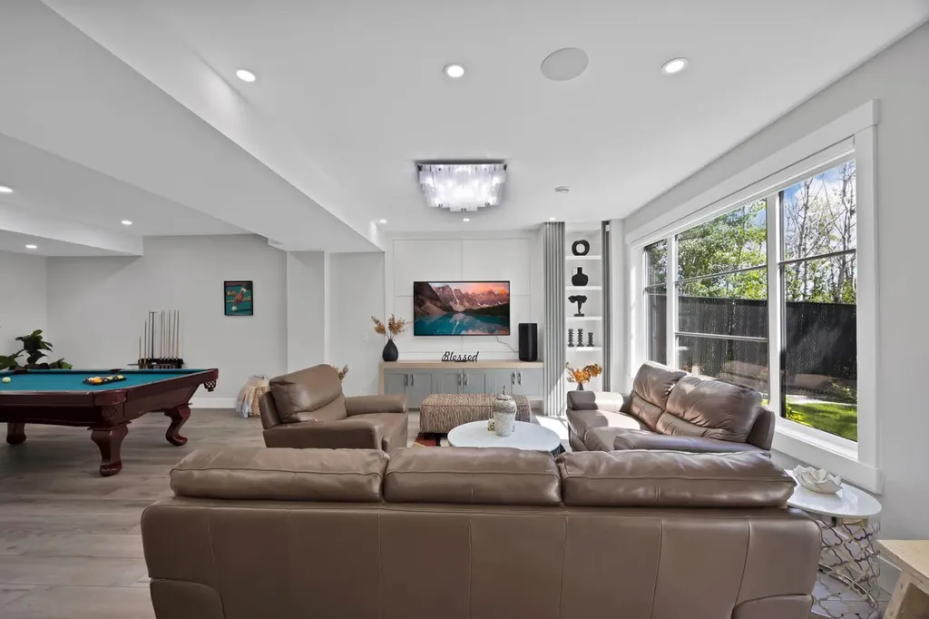 34 Rockford Park NW Calgary AB T3G0G7