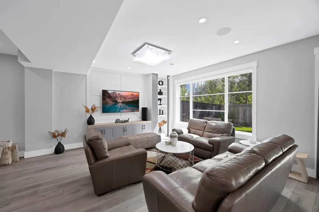 34 Rockford Park NW Calgary AB T3G0G7