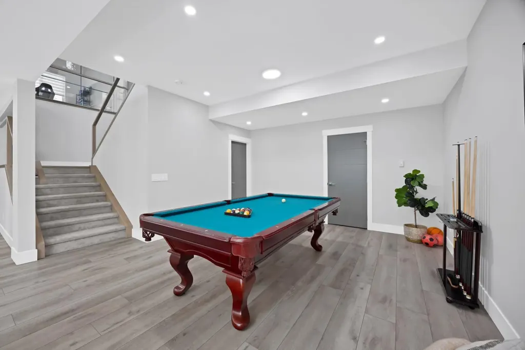 34 Rockford Park NW Calgary AB T3G0G7