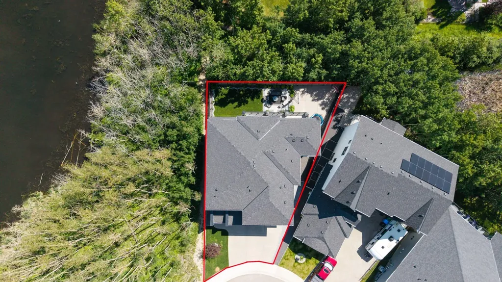 34 Rockford Park NW Calgary AB T3G0G7