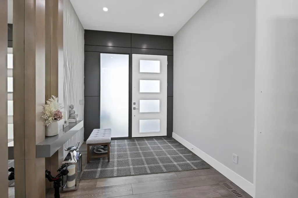 34 Rockford Park NW Calgary AB T3G0G7