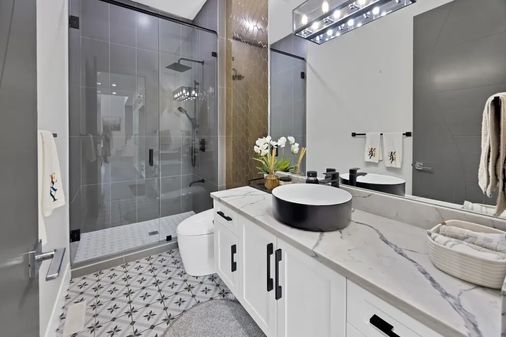 34 Rockford Park NW Calgary AB T3G0G7