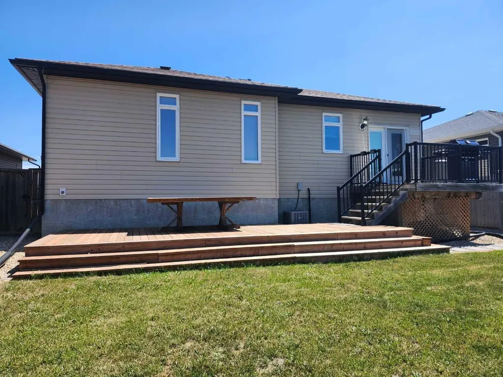 628 Bankview Drive Drumheller AB T0J0Y6