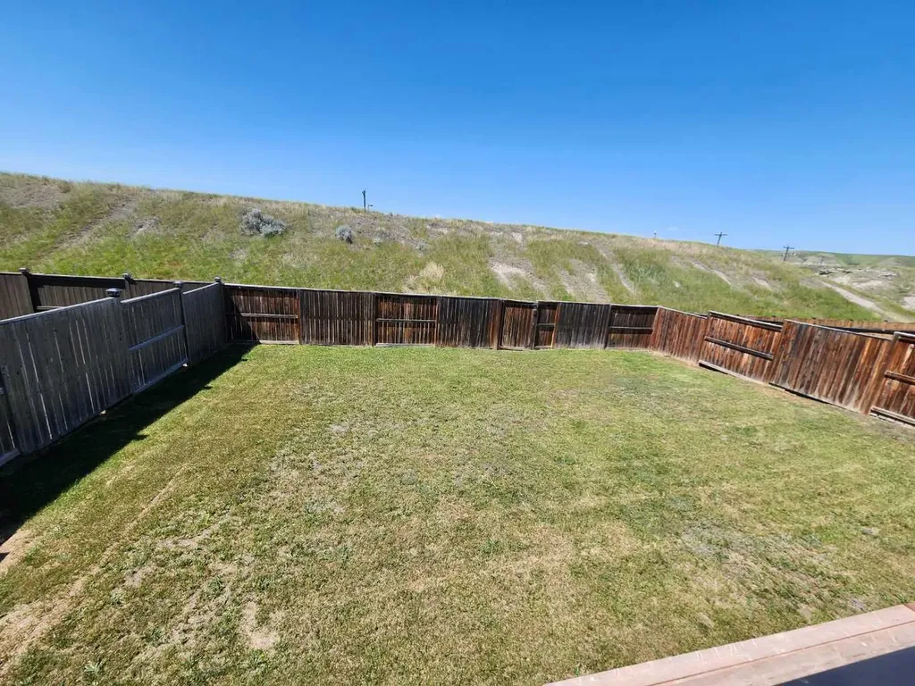 628 Bankview Drive Drumheller AB T0J0Y6