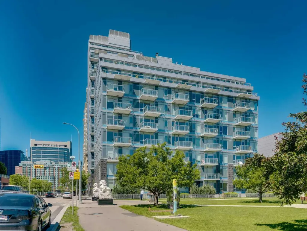 118 Waterfront Court SW Calgary AB T2P 1K8