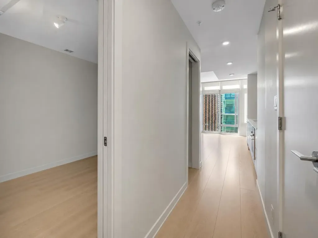 118 Waterfront Court SW Calgary AB T2P 1K8