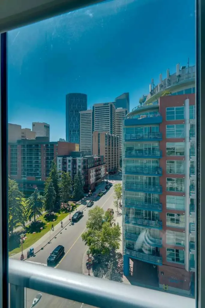 118 Waterfront Court SW Calgary AB T2P 1K8