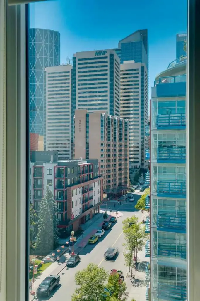 118 Waterfront Court SW Calgary AB T2P 1K8