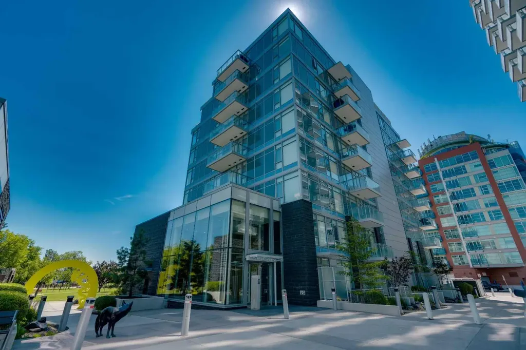 118 Waterfront Court SW Calgary AB T2P 1K8