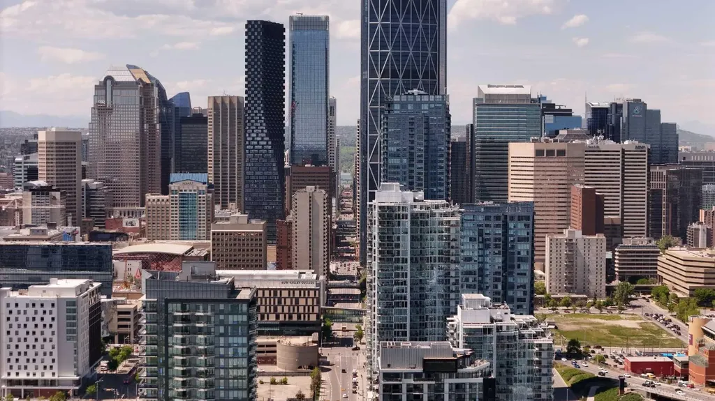 118 Waterfront Court SW Calgary AB T2P 1K8