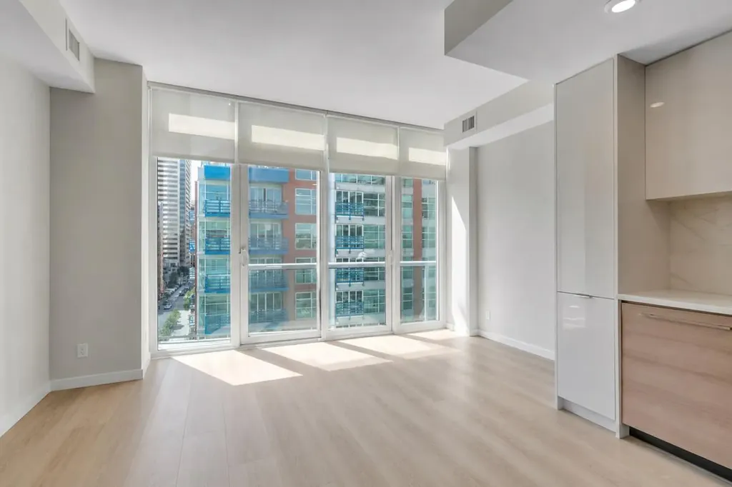 118 Waterfront Court SW Calgary AB T2P 1K8