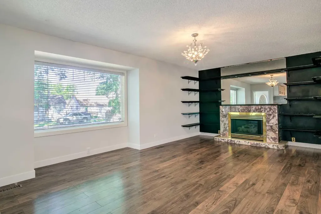 735 17 Street N Lethbridge AB T1H 3E2