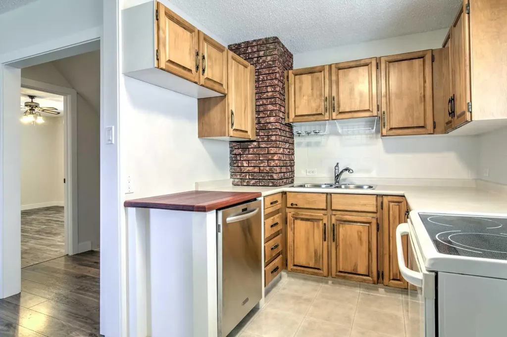 735 17 Street N Lethbridge AB T1H 3E2