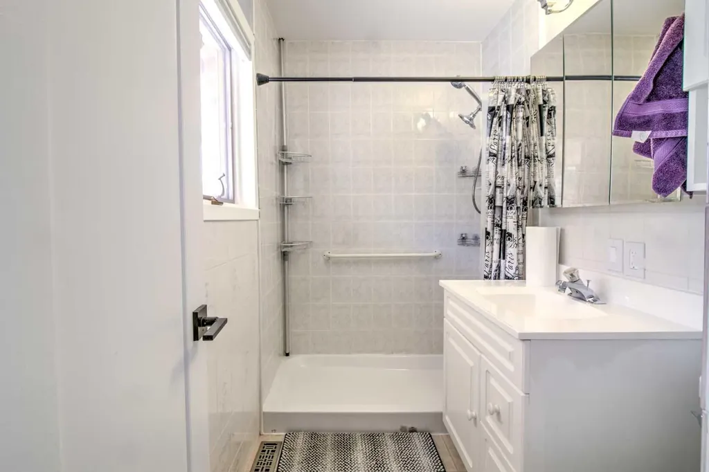 735 17 Street N Lethbridge AB T1H 3E2