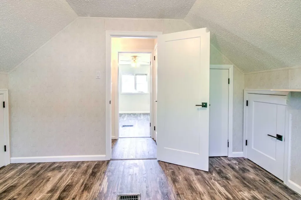 735 17 Street N Lethbridge AB T1H 3E2
