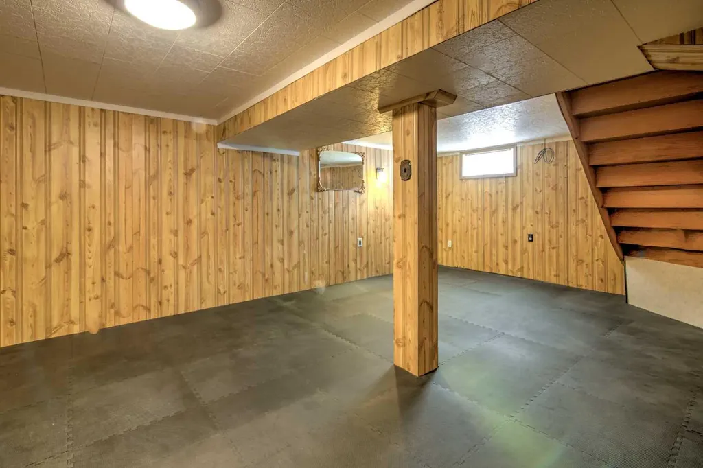 735 17 Street N Lethbridge AB T1H 3E2