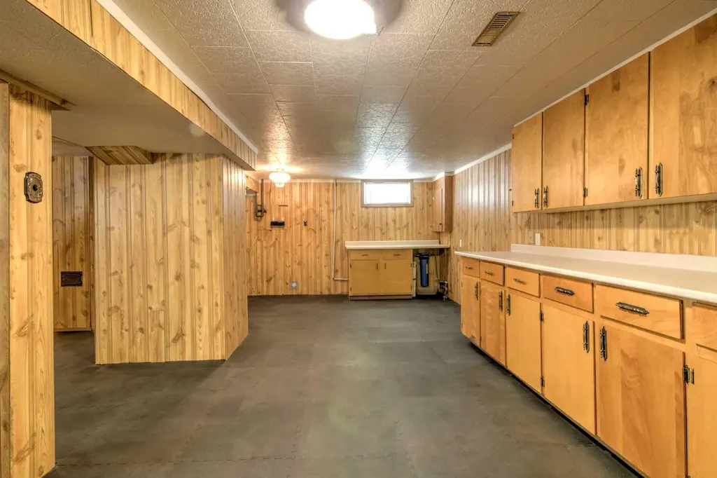 735 17 Street N Lethbridge AB T1H 3E2