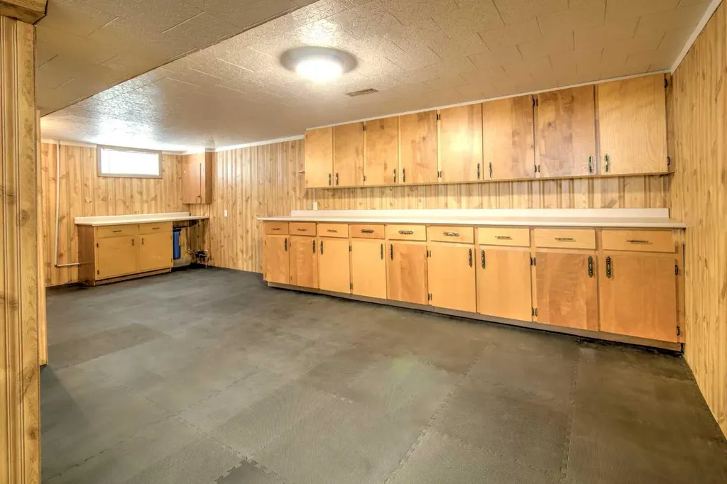 735 17 Street N Lethbridge AB T1H 3E2