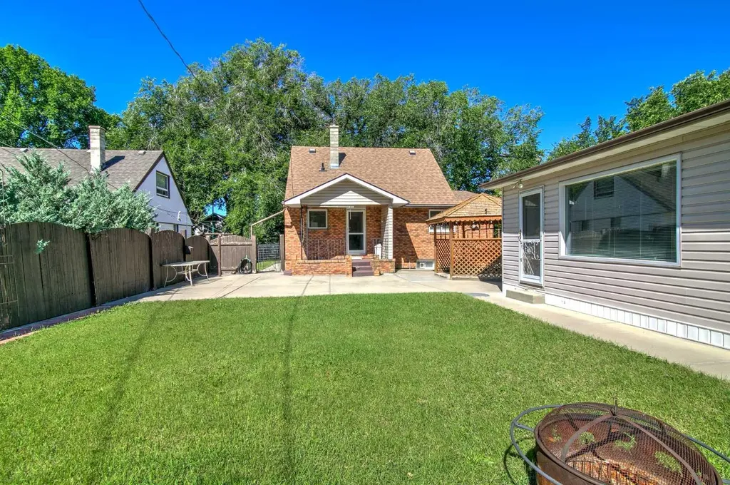 735 17 Street N Lethbridge AB T1H 3E2