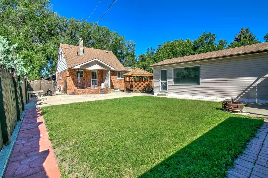 735 17 Street N Lethbridge AB T1H 3E2