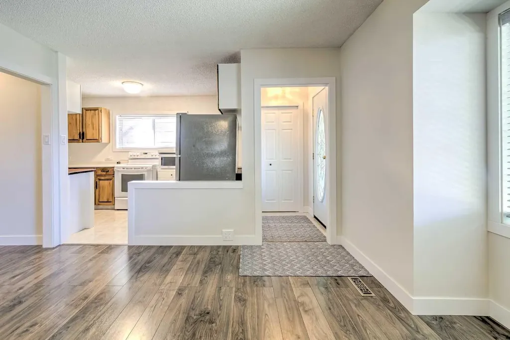 735 17 Street N Lethbridge AB T1H 3E2