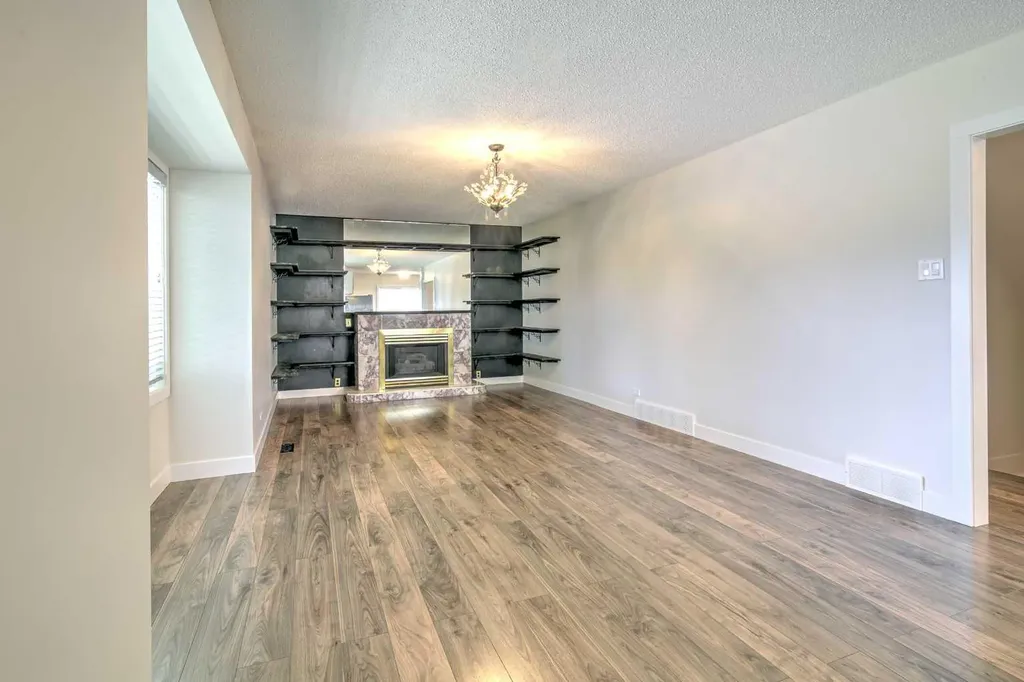 735 17 Street N Lethbridge AB T1H 3E2