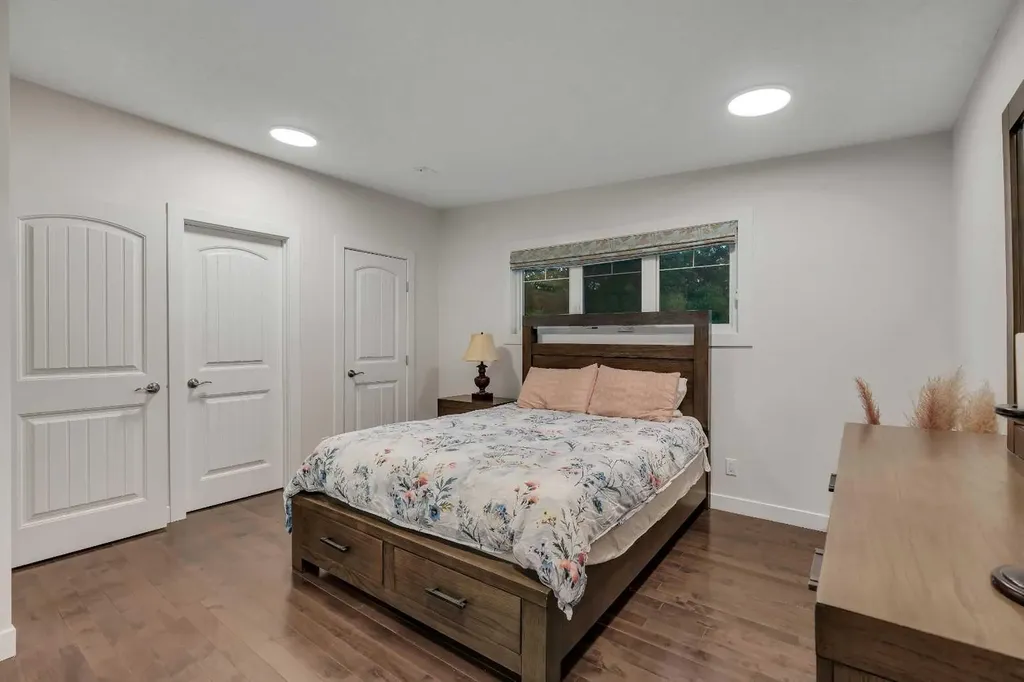 4143 Varsity Road NW Calgary AB T3B 2Y5