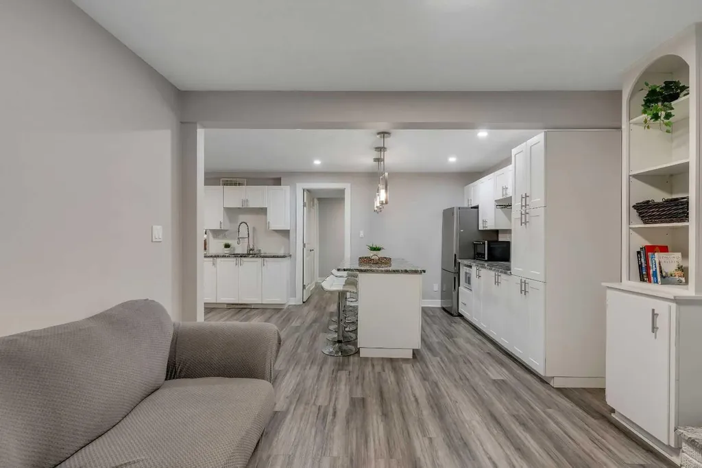 4143 Varsity Road NW Calgary AB T3B 2Y5