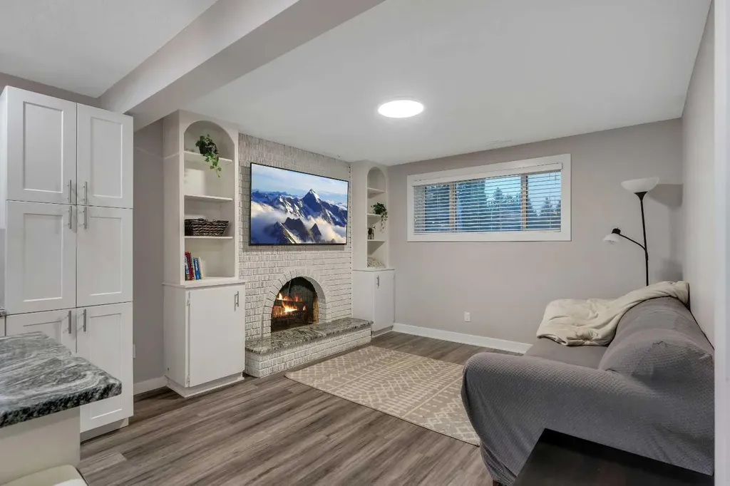 4143 Varsity Road NW Calgary AB T3B 2Y5