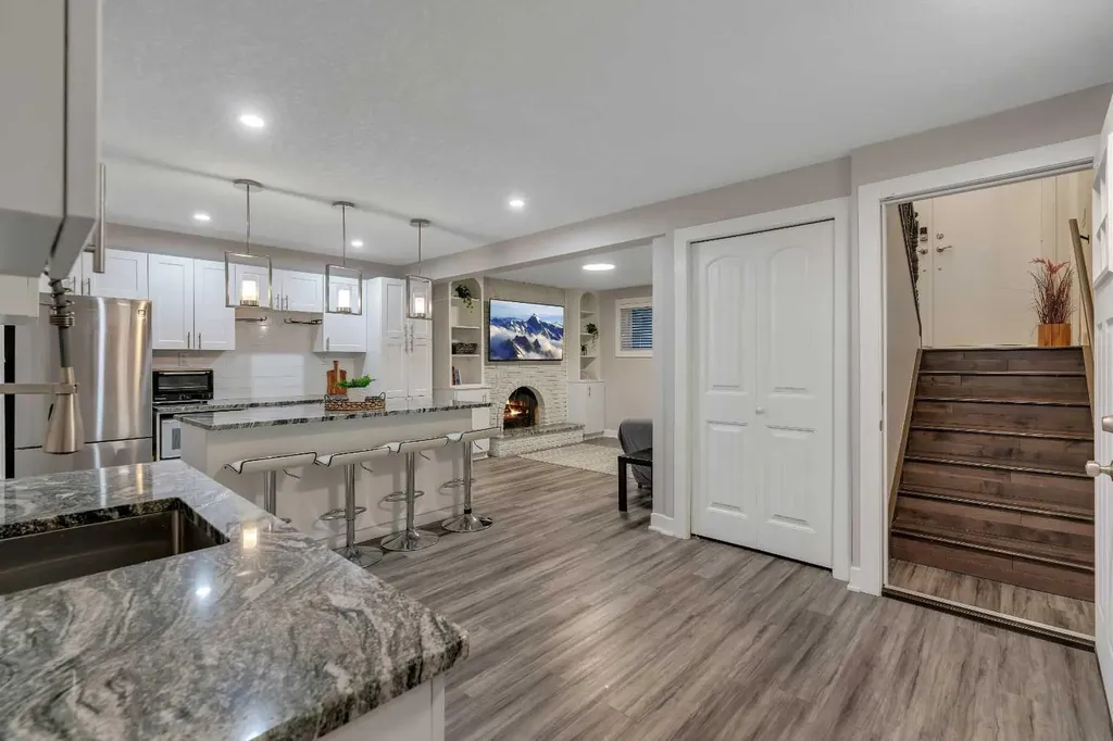 4143 Varsity Road NW Calgary AB T3B 2Y5